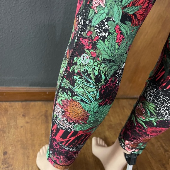 Lululemon"Speed Up Tight * Full - On Luxtreme * 28" Zen Garden Multi - Picture 9 of 14